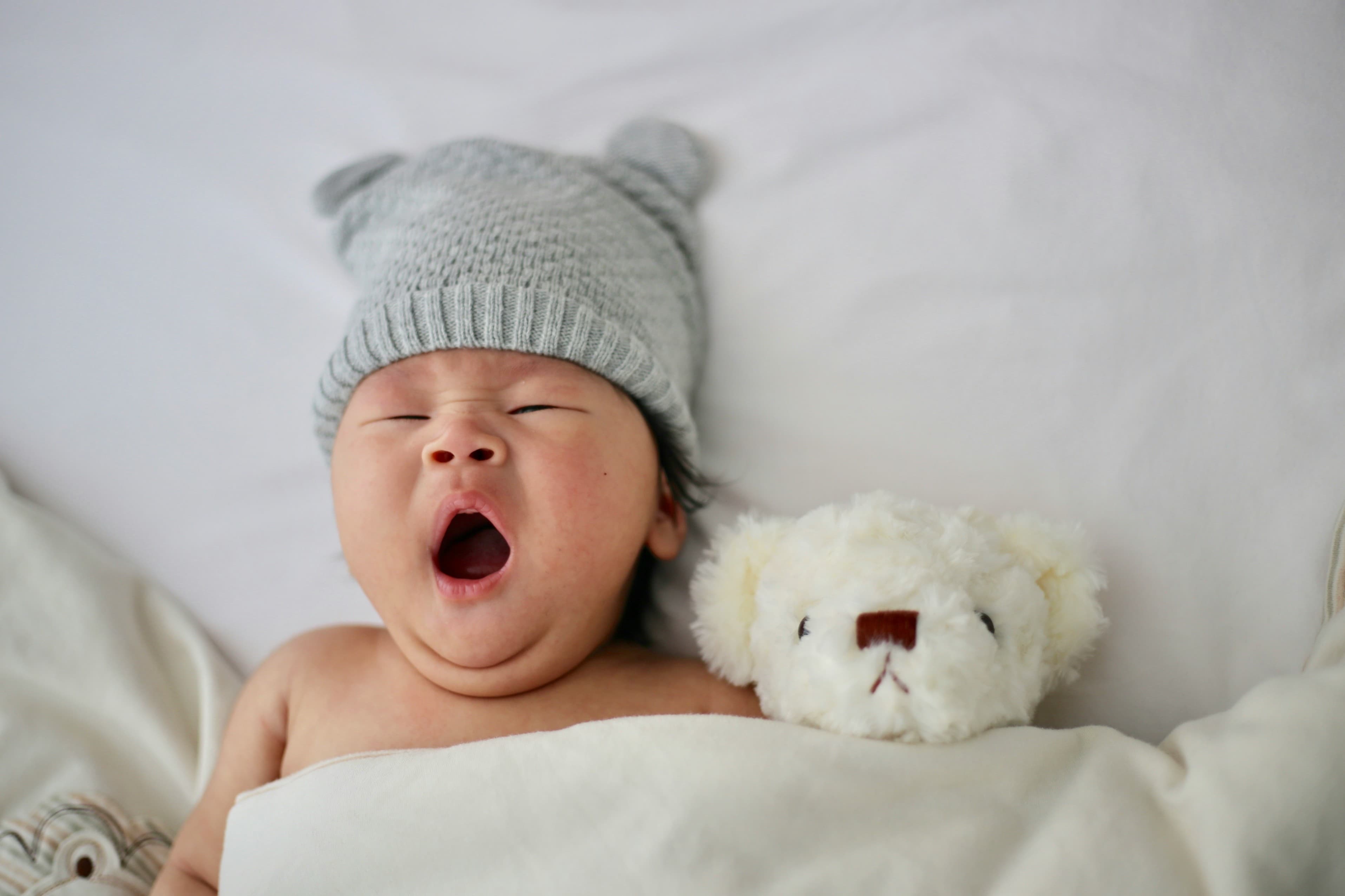 How to teach a little one to fall asleep independently while maintaining breastfeeding?
