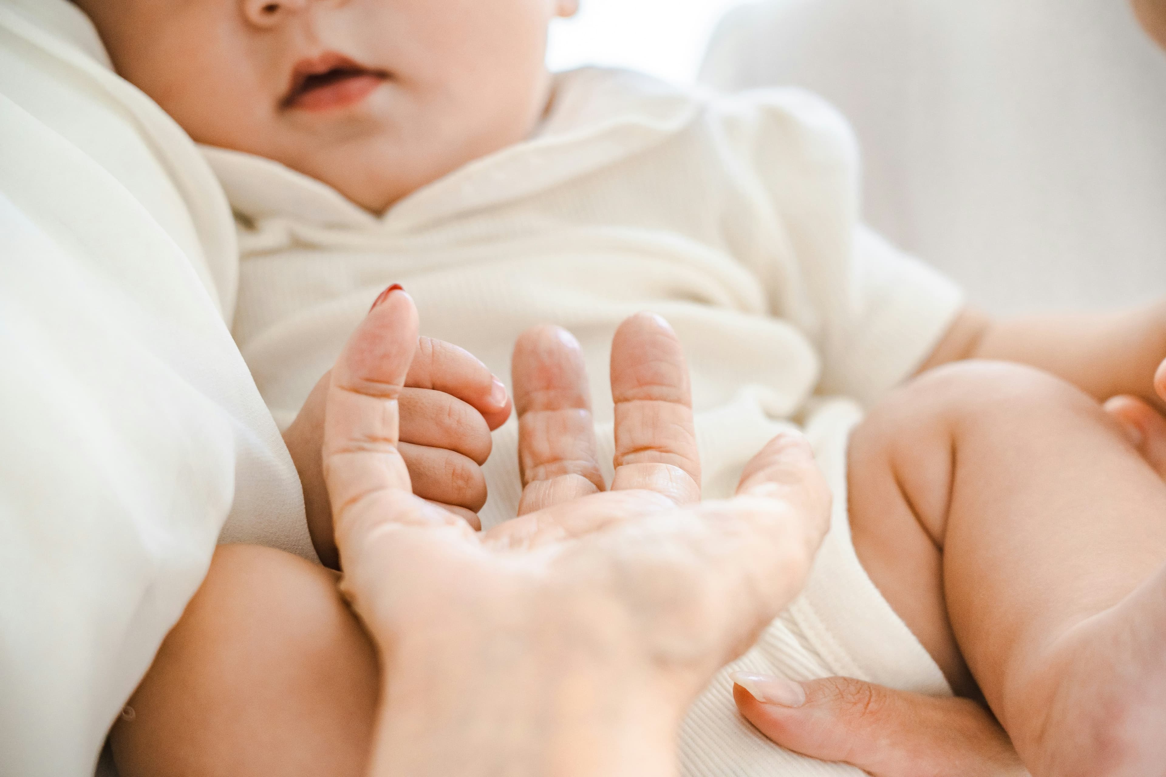 How to transfer a child to a crib